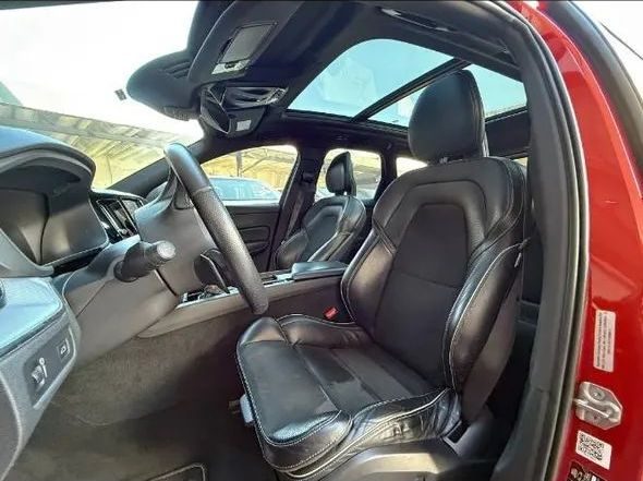 VOLVO XC 60 T-5 R-DESIGN 2.0 AWD 5P