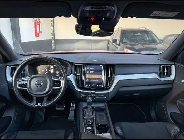 VOLVO XC 60 T-5 R-DESIGN 2.0 AWD 5P