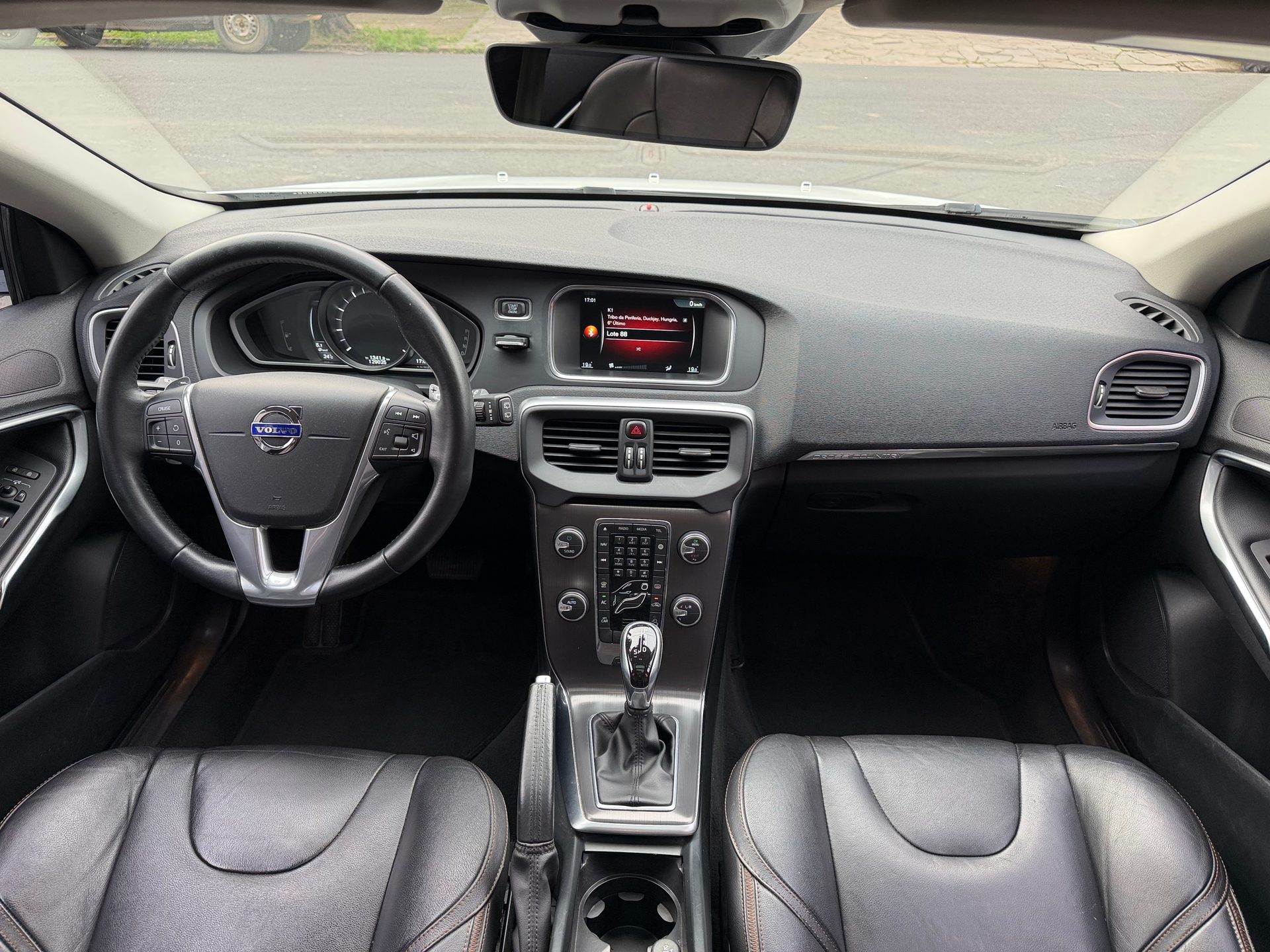 VOLVO V40 T-5 CROSS COUNTRY 2.0 AWD AUT.