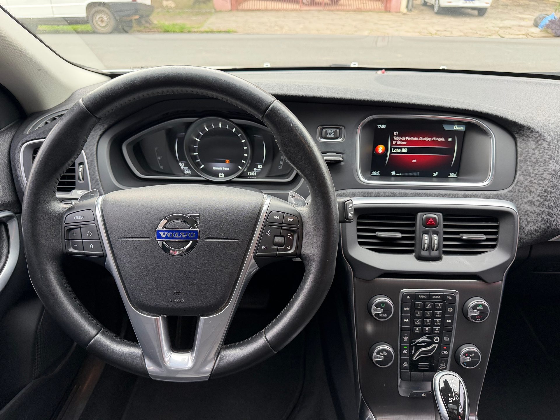VOLVO V40 T-5 CROSS COUNTRY 2.0 AWD AUT.