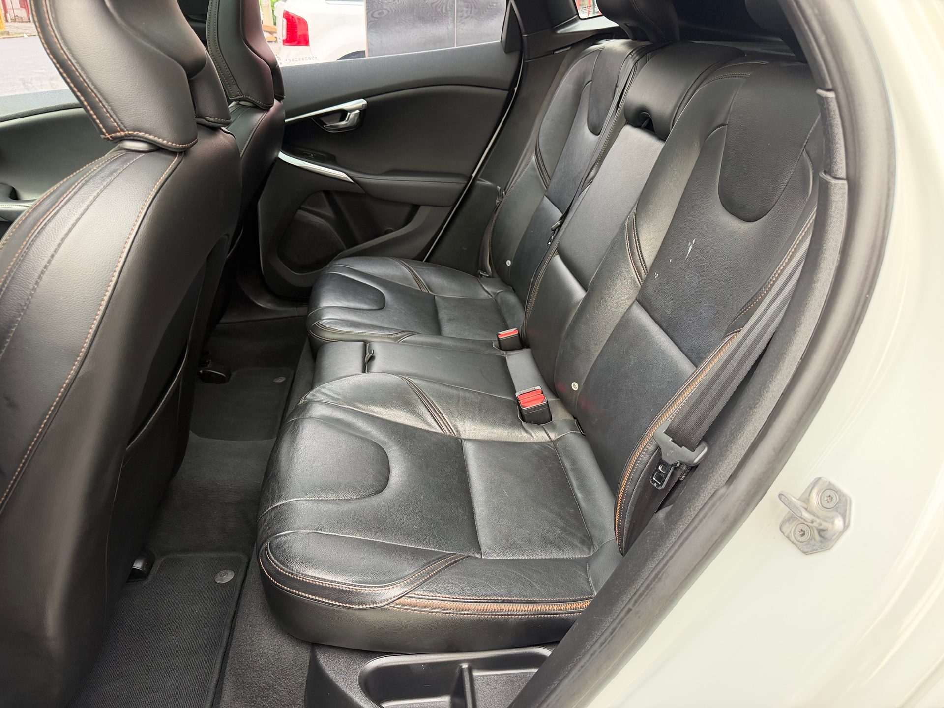 VOLVO V40 T-5 CROSS COUNTRY 2.0 AWD AUT.