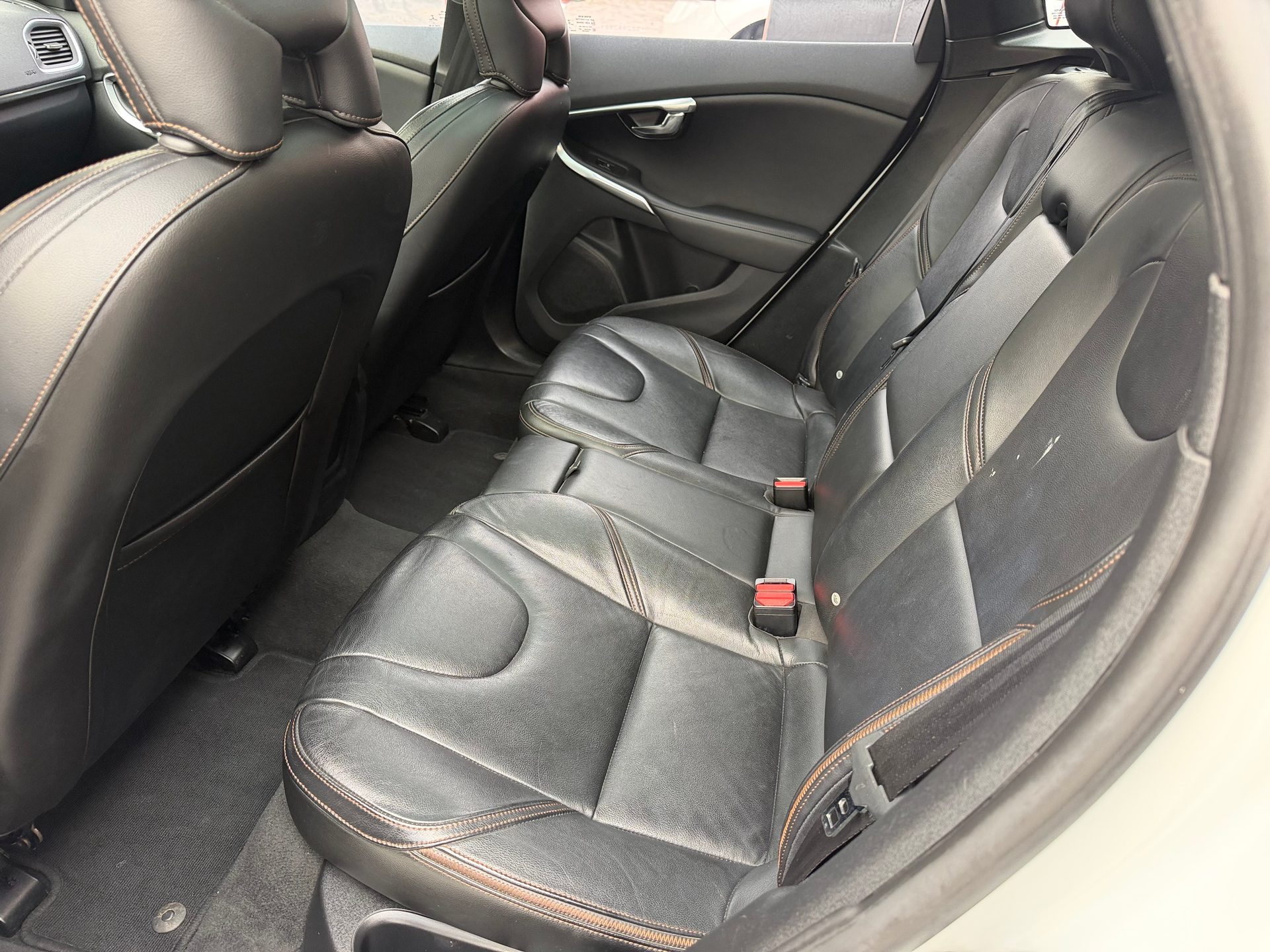 VOLVO V40 T-5 CROSS COUNTRY 2.0 AWD AUT.