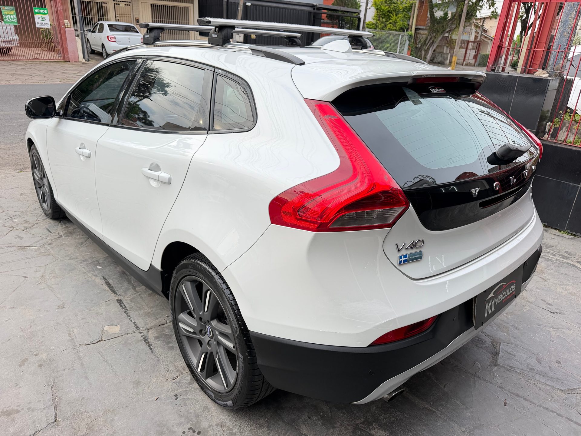 VOLVO V40 T-5 CROSS COUNTRY 2.0 AWD AUT.