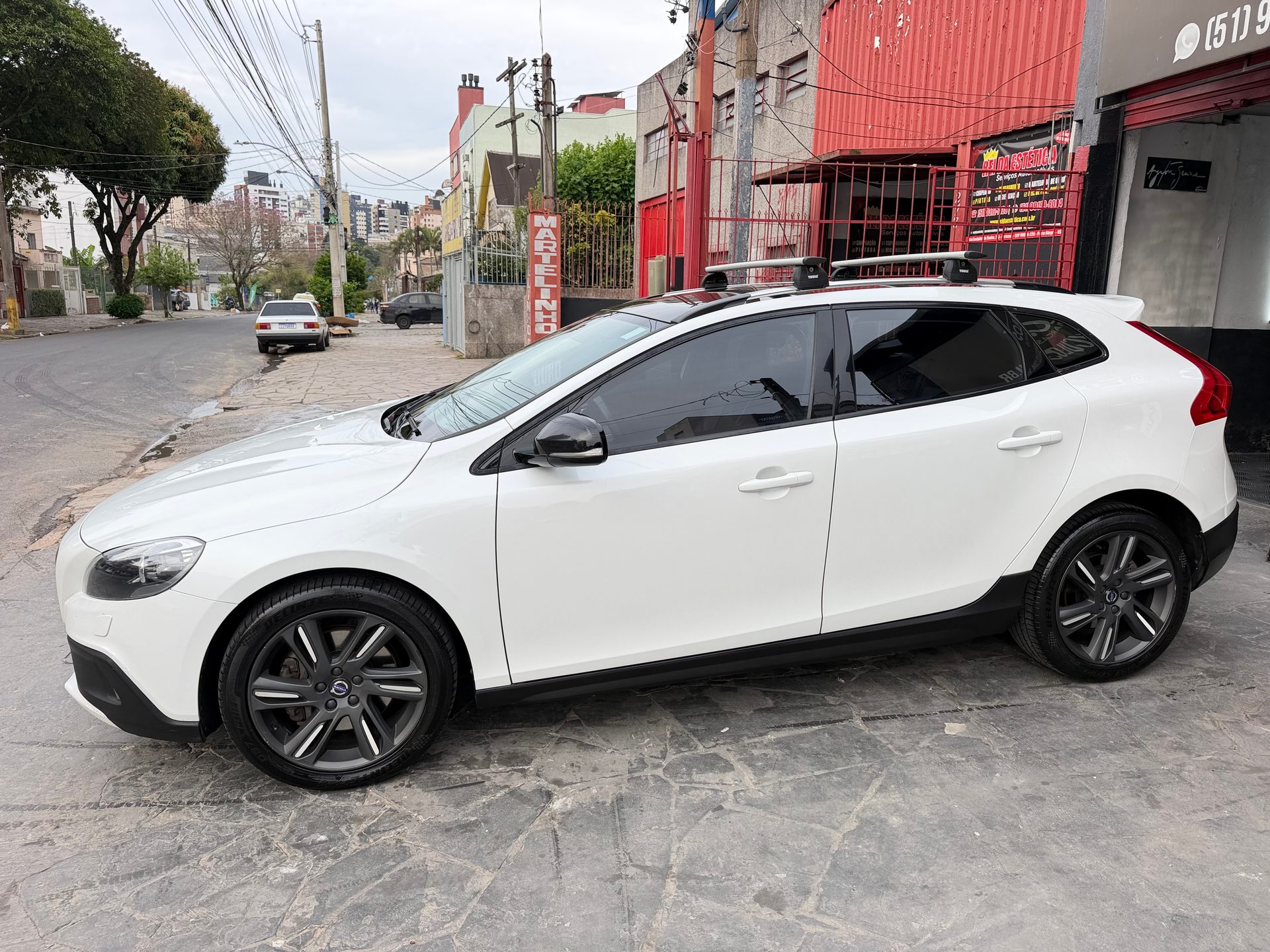 VOLVO V40 T-5 CROSS COUNTRY 2.0 AWD AUT.