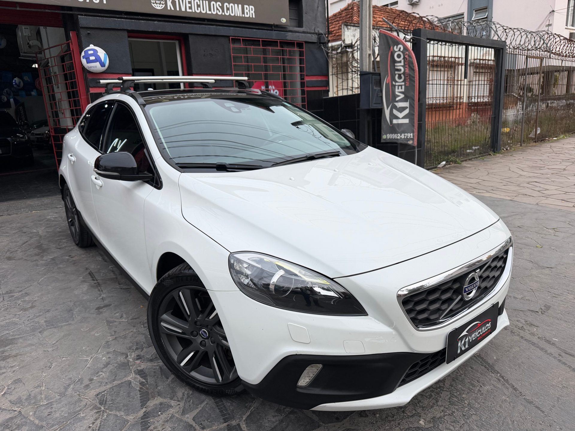 VOLVO V40 T-5 CROSS COUNTRY 2.0 AWD AUT.