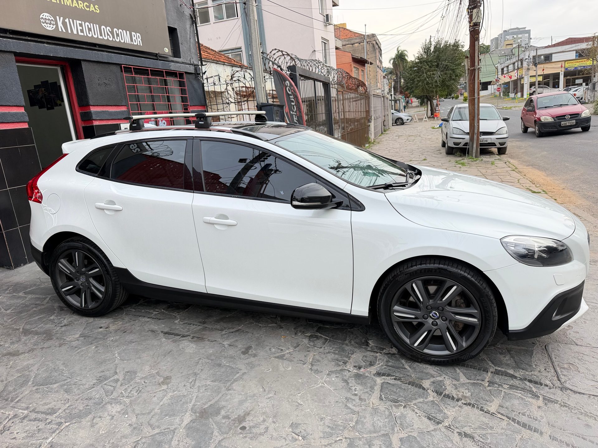 VOLVO V40 T-5 CROSS COUNTRY 2.0 AWD AUT.