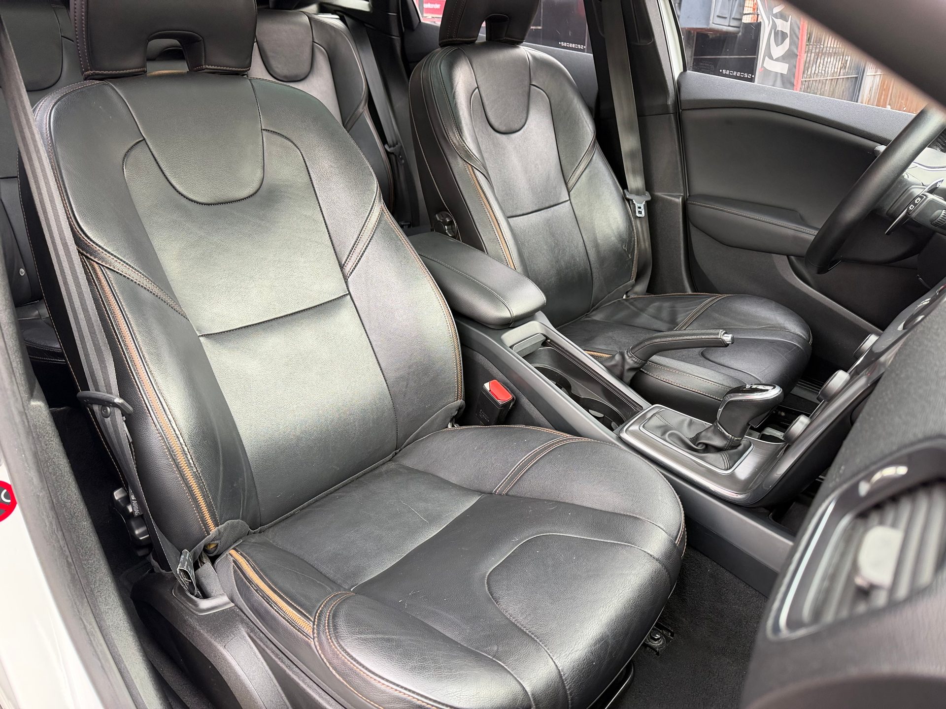 VOLVO V40 T-5 CROSS COUNTRY 2.0 AWD AUT.