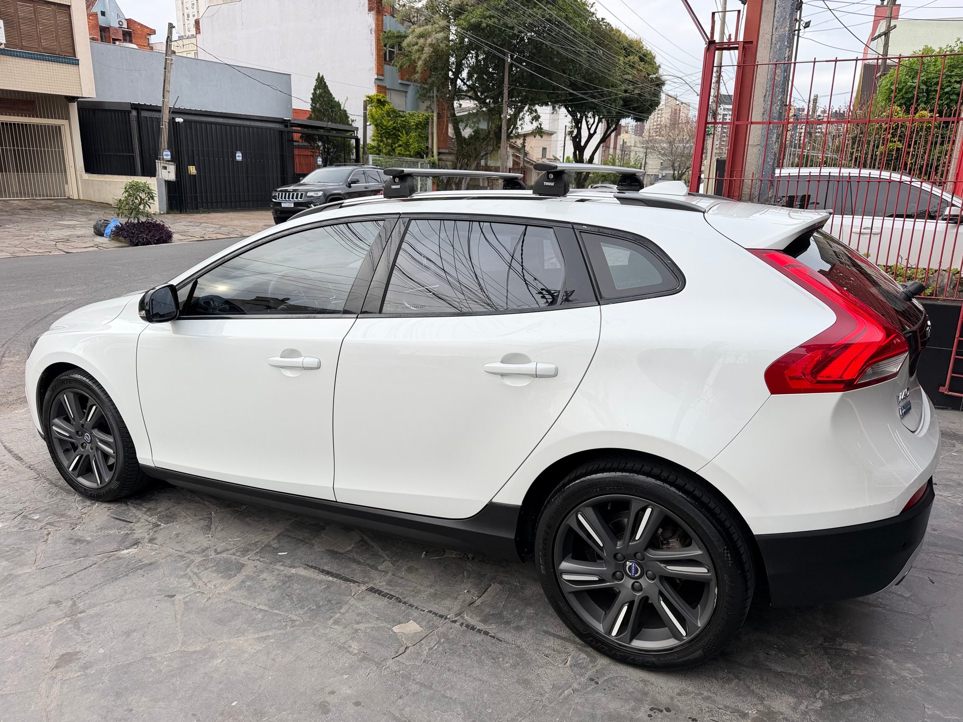 VOLVO V40 T-5 CROSS COUNTRY 2.0 AWD AUT.