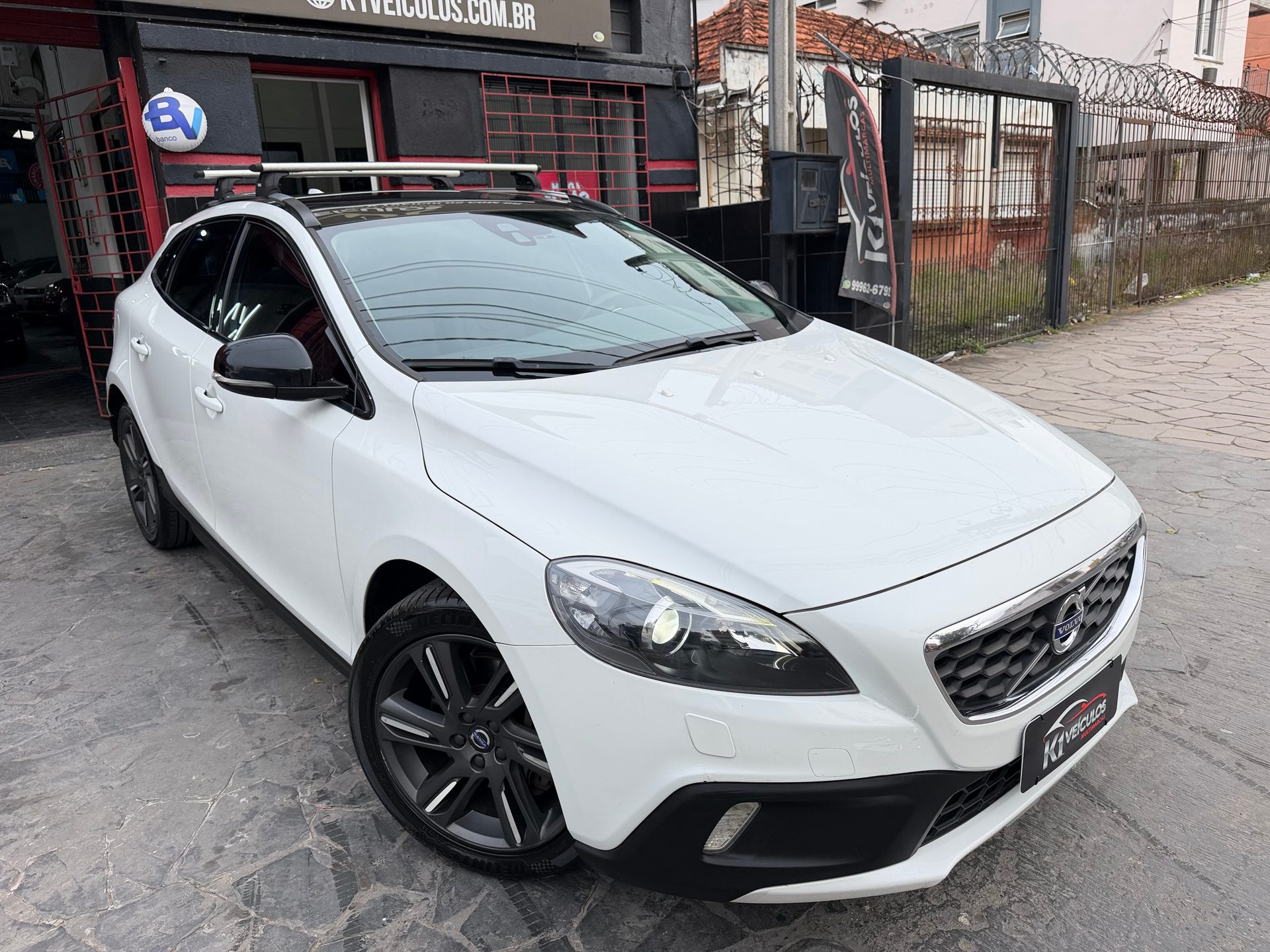 VOLVO V40 T-5 CROSS COUNTRY 2.0 AWD AUT.