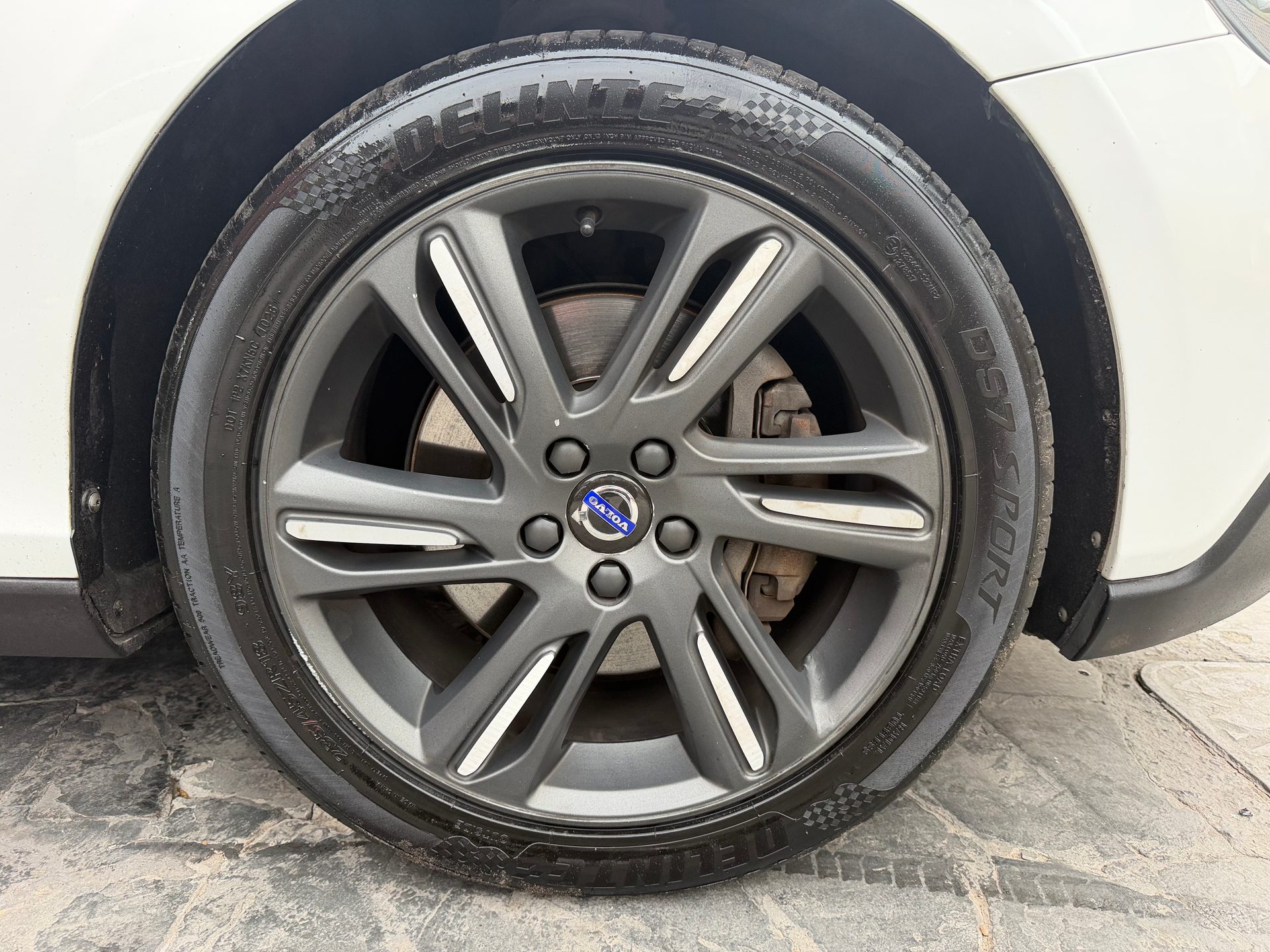 VOLVO V40 T-5 CROSS COUNTRY 2.0 AWD AUT.