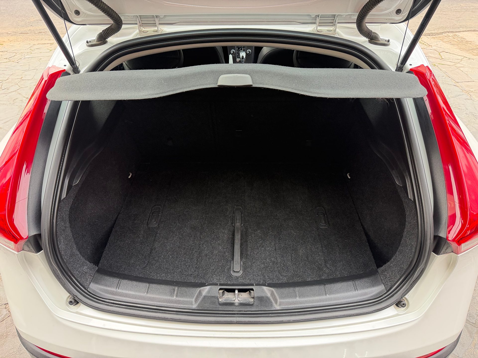 VOLVO V40 T-5 CROSS COUNTRY 2.0 AWD AUT.