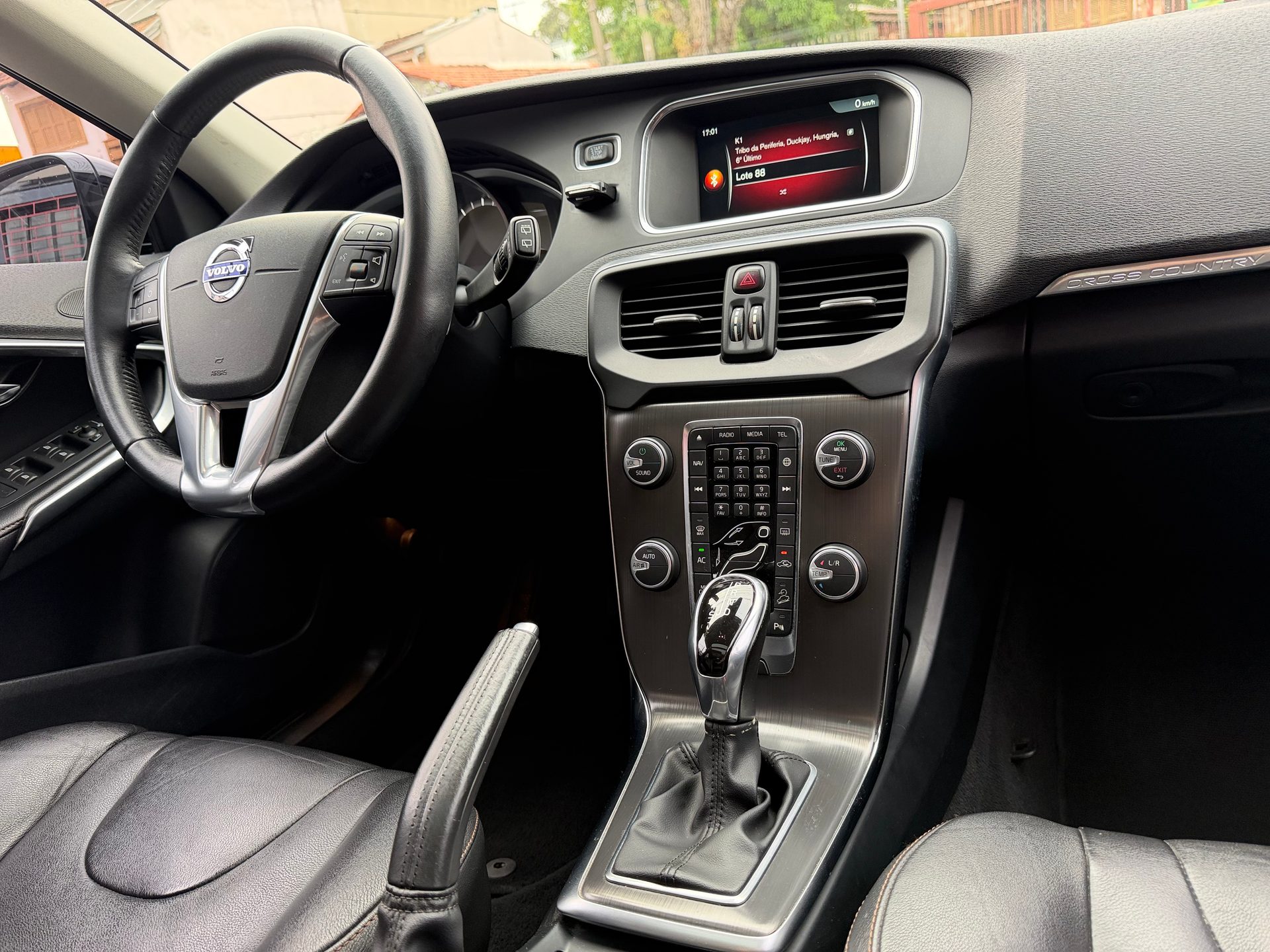 VOLVO V40 T-5 CROSS COUNTRY 2.0 AWD AUT.