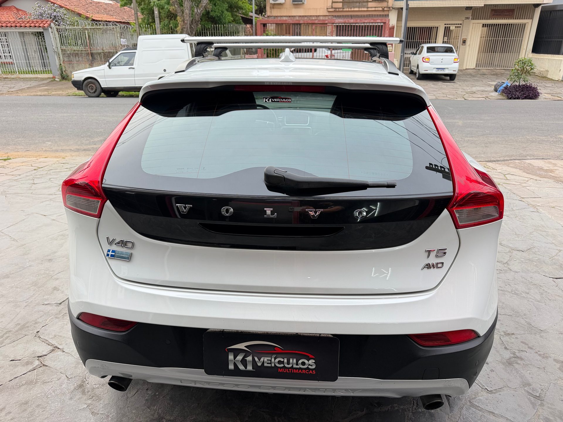 VOLVO V40 T-5 CROSS COUNTRY 2.0 AWD AUT.