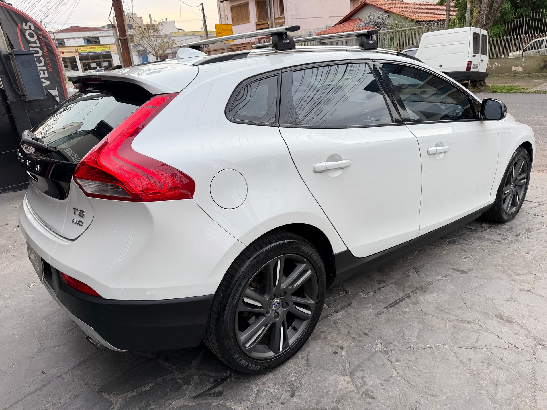 VOLVO V40 T-5 CROSS COUNTRY 2.0 AWD AUT.