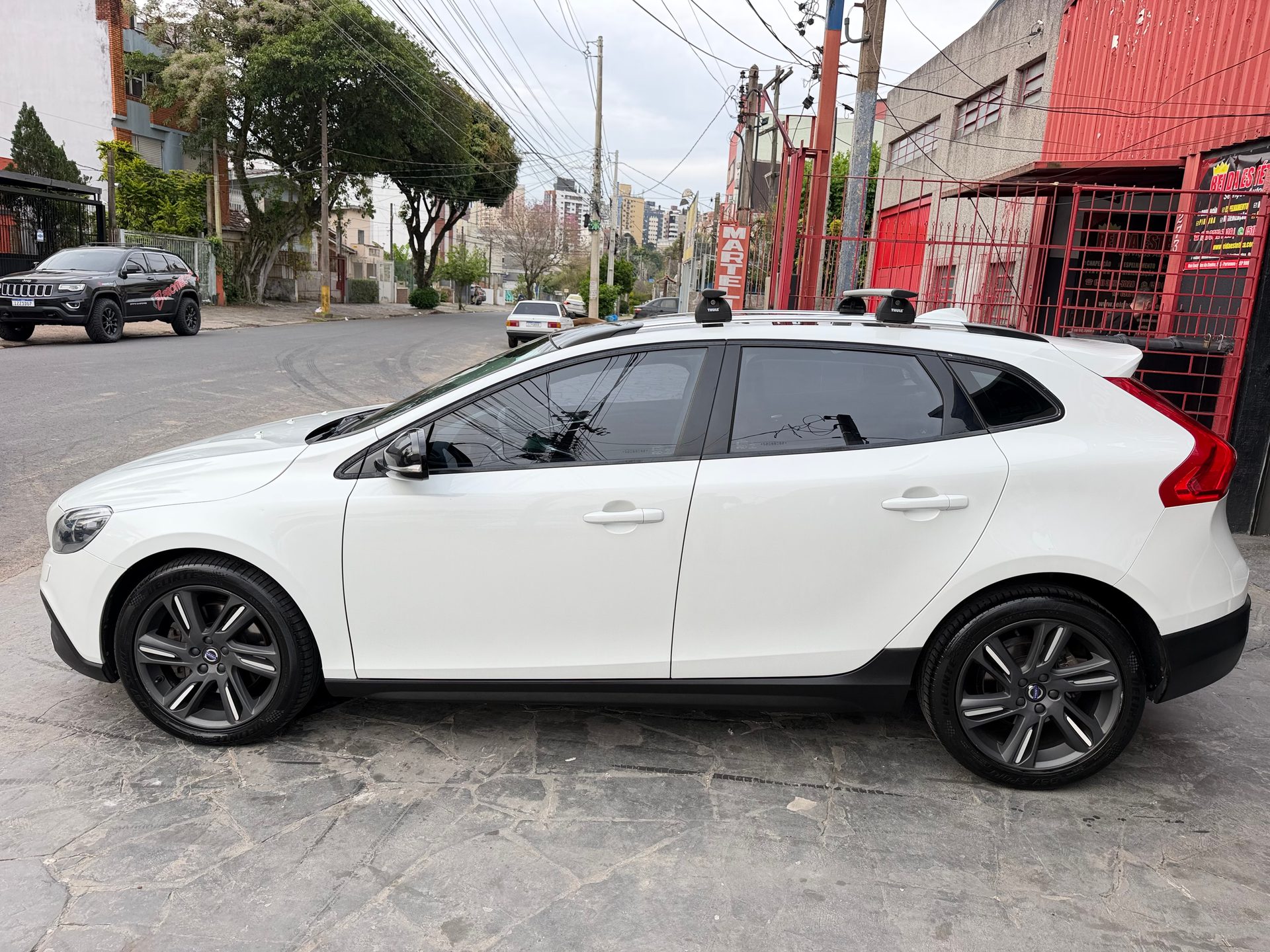 VOLVO V40 T-5 CROSS COUNTRY 2.0 AWD AUT.