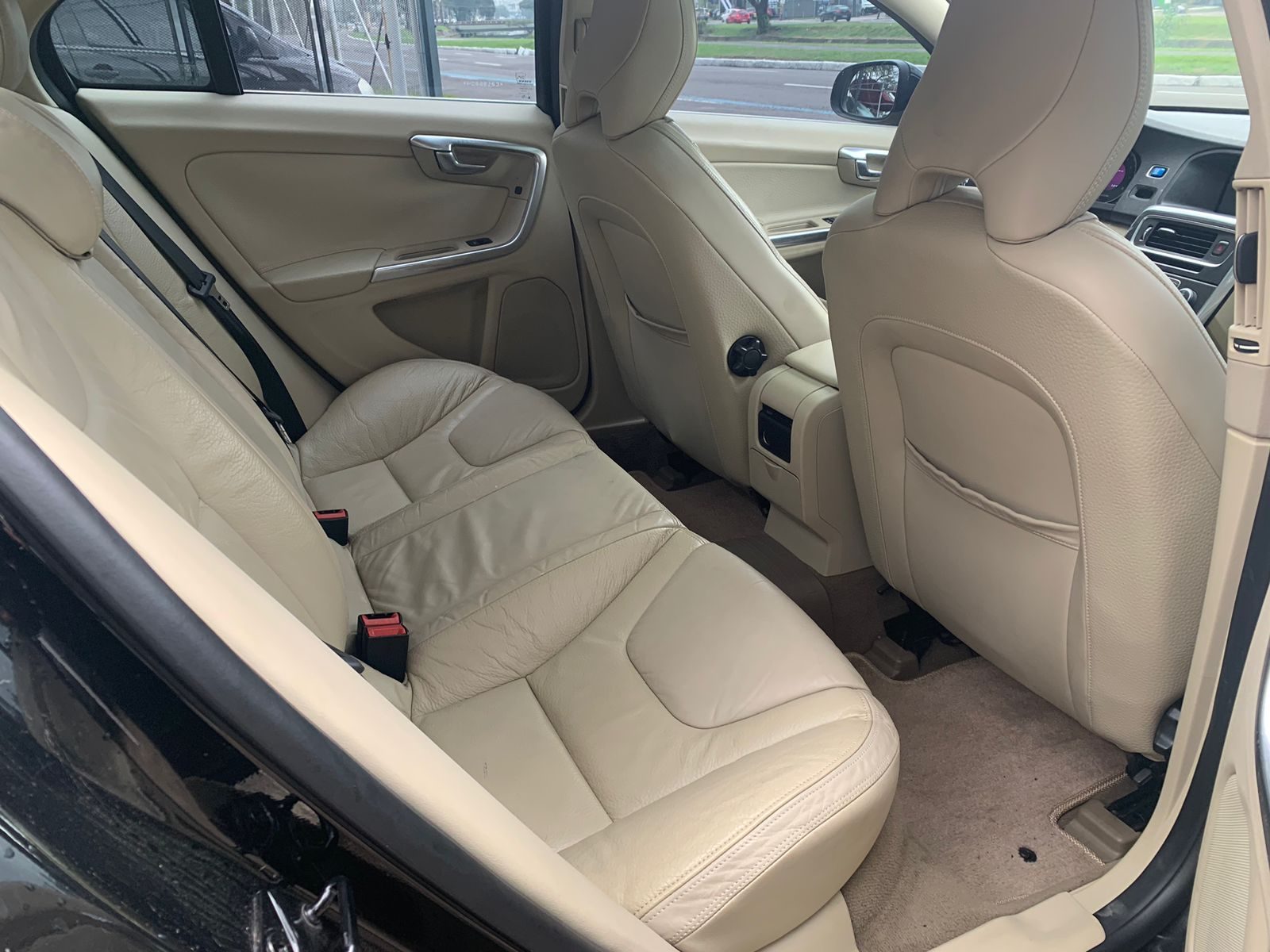 VOLVO S60 T-5 2.0 240CV 4P