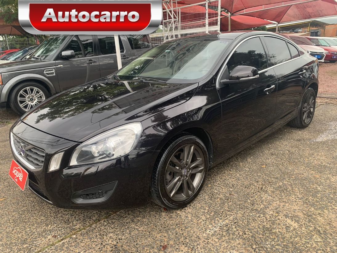 VOLVO S60 T-5 2.0 240CV 4P