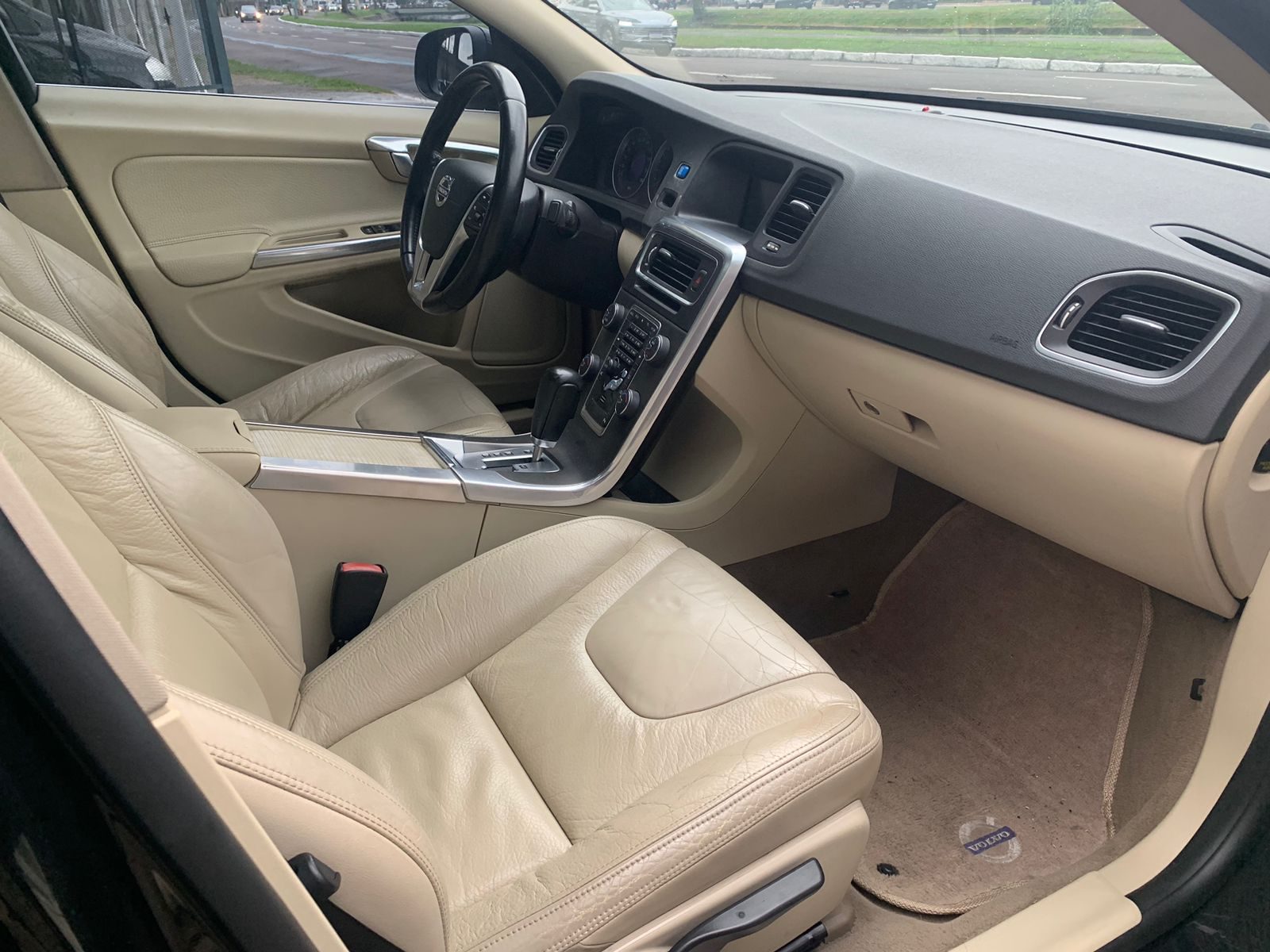 VOLVO S60 T-5 2.0 240CV 4P