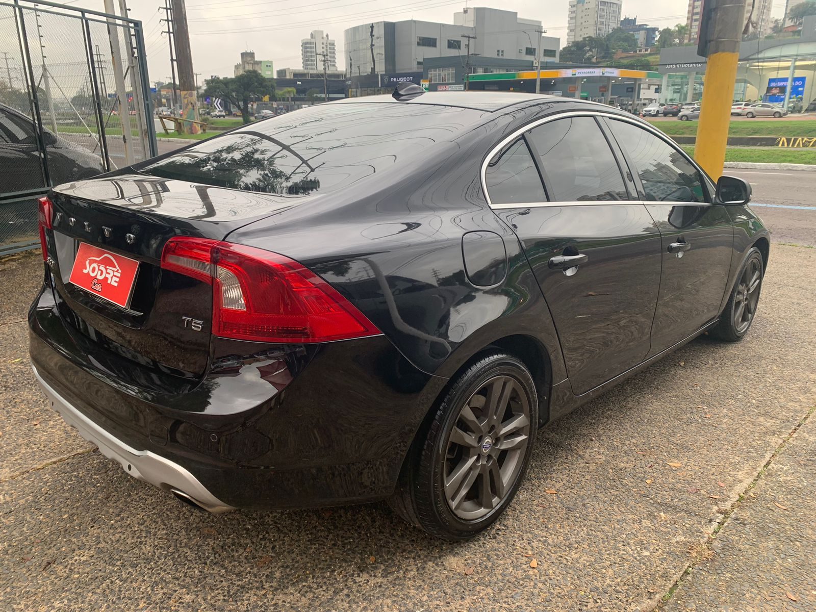 VOLVO S60 T-5 2.0 240CV 4P